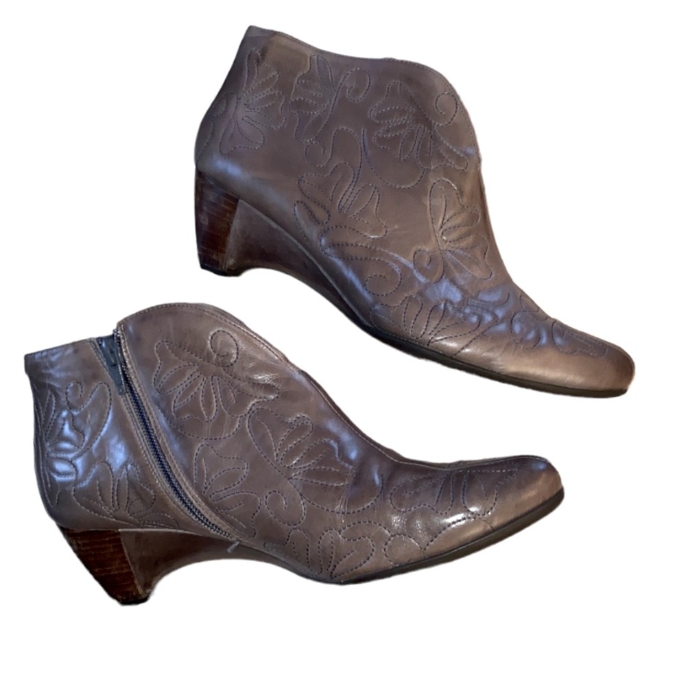 ⭐️Pikolinos Gris Embroidered Leather Ankle Boots⭐️